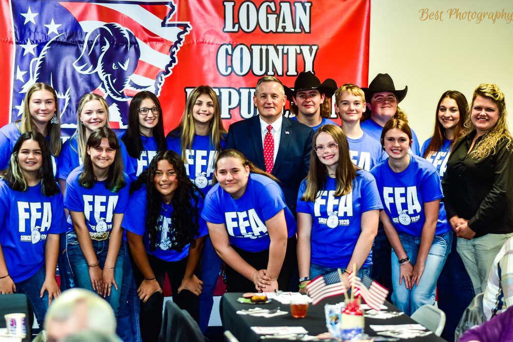 Paris HS FFA Serves at Logan County Republican Party Dinner
